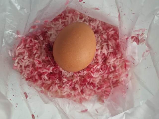 Tojásfestés rizzsel