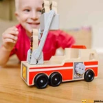 Kép 3/5 - Fa létrás tűzoltóautó - Melissa &amp; Doug