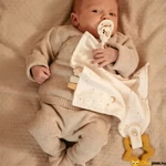 Kép 2/5 - Szundikendő rágókával és cumitartóval