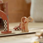 Kép 6/11 - Little Dutch versenypálya figurákkal