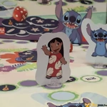 Kép 3/3 - Trefl Stitch - Aloha! társasjáték bábuk