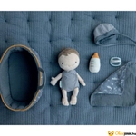 Kép 5/6 - fiú baba mózeskosárba kiegészítőkkel pelenkával takaróval cserélhető ruhával öltöztethető sapkával