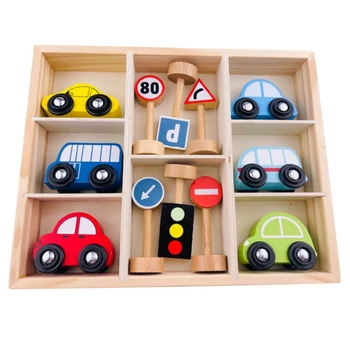 Fa kisautó készlet kresz táblával