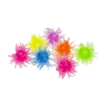 Ablakon mászó mini szőrös gumilabdák