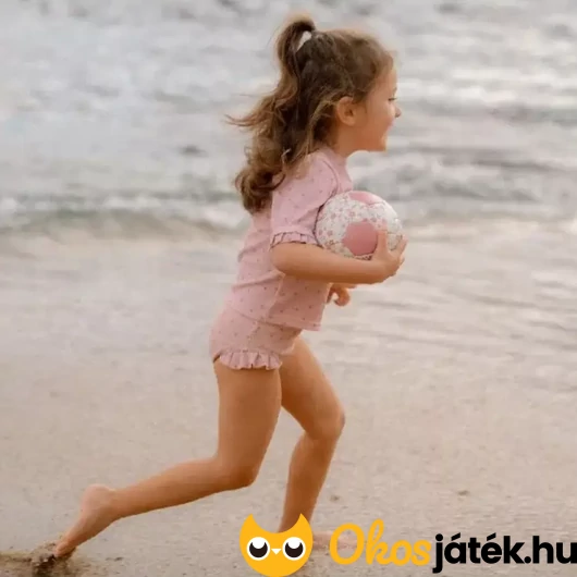 Kicsi focilabda lányoknak