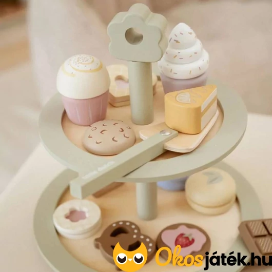 Sütemény kínáló gyerekeknek fából
