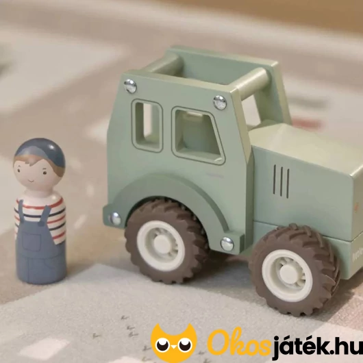Fából készült traktor
