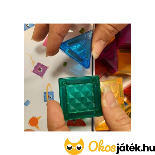 Mágneses lapkaépítő pici elemekkel